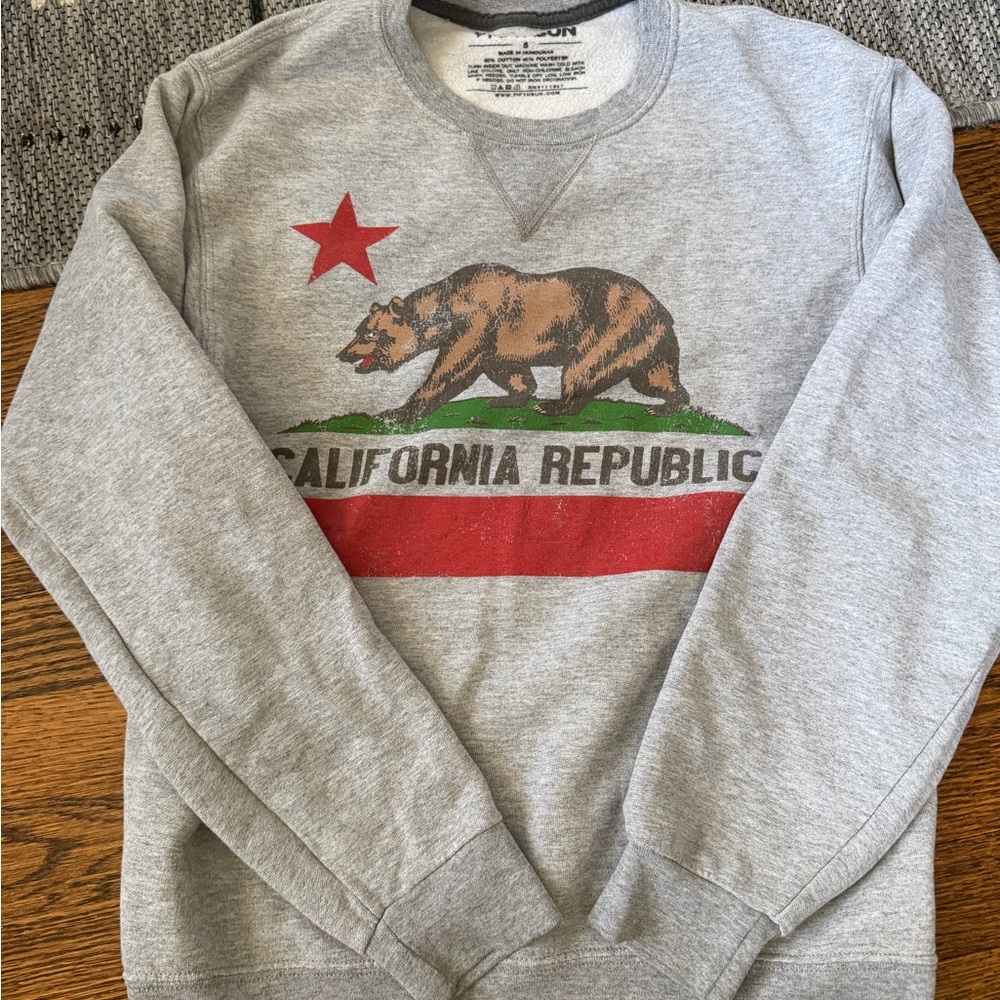 Fifth Sun California Flag Bear Sweatshirt Crewneck Gray